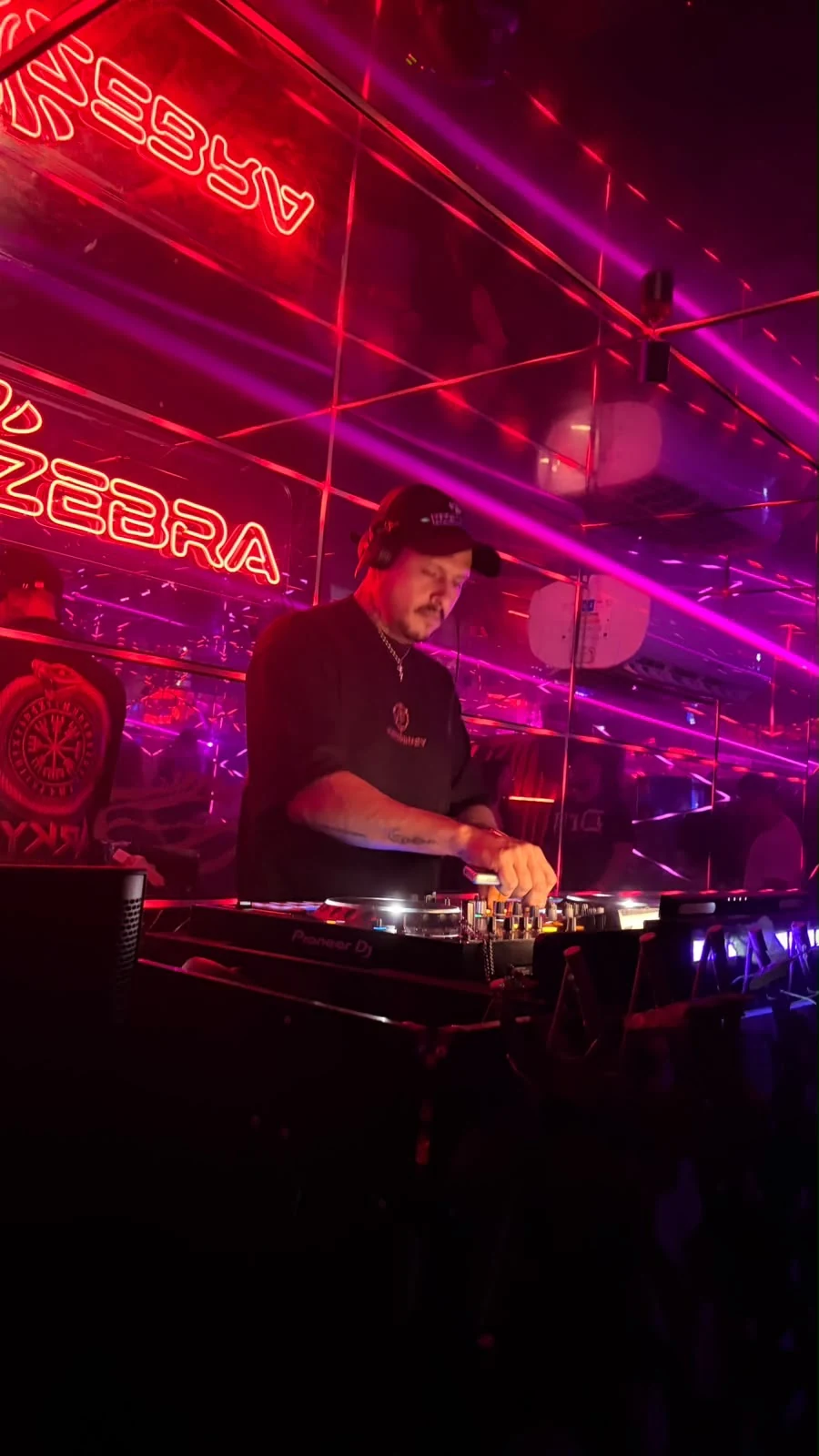 Arkyn tocando no Club Zebra