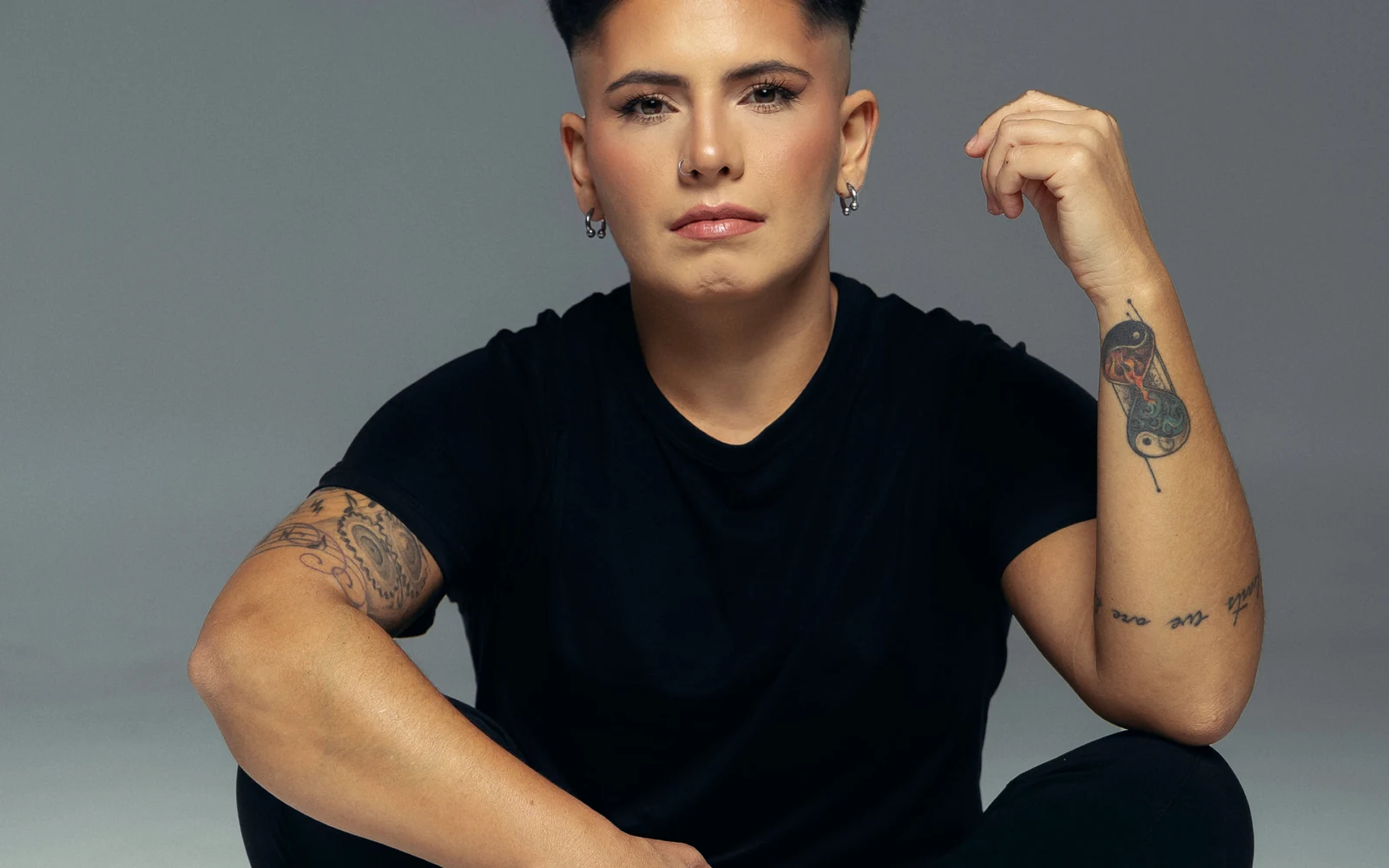 Chris 73 em imagem oficial de seu press kit